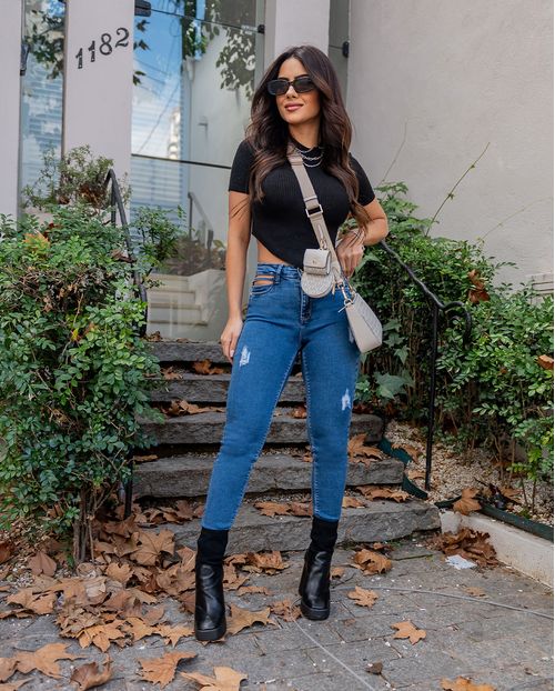 Calça Jeans Feminina Skinny Intermediaria com Cut Out Abaixo do Cós  22035 Média