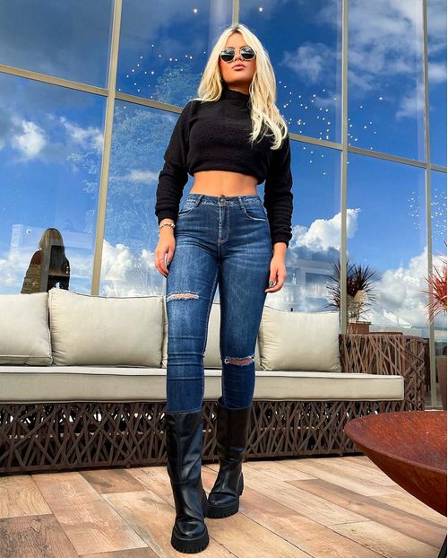 Calça Jeans Feminina Skinny Intermediária com Rasgos Na Perna   21768 Escura