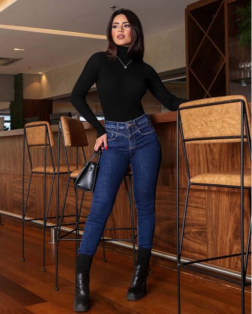 Calça Jeans Feminina Intermediaria com Recorte Na Vista  22124 Escura