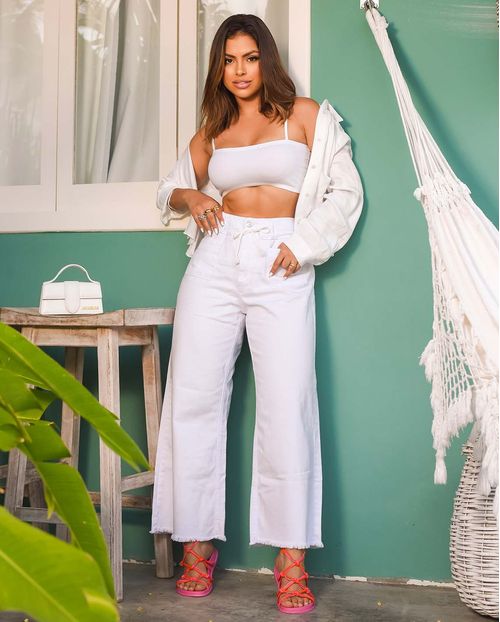 Calça Jeans Feminina Cropped Flare Rope com Bolsos Na Frente  e Barra Desfiada  22411 Branco
