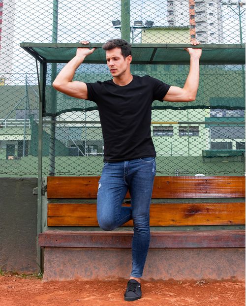 Calça Jeans Masculina Super Skinny com Desfiado Na Barra  22193 Escura