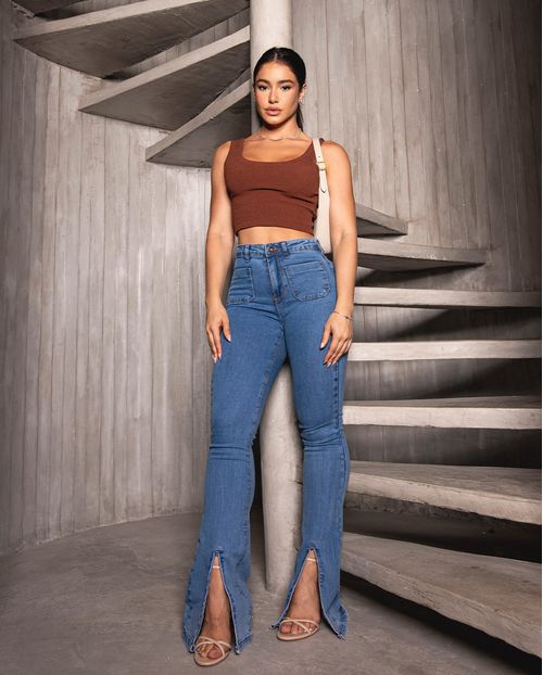 Calça Jeans Flare Feminina Cintura Média Abertura Na Barra 22631 Clara